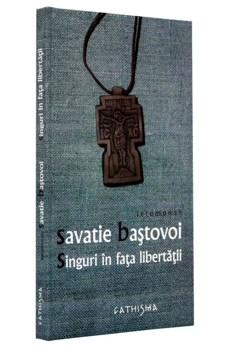 SINGURI IN FATA LIBERTATII